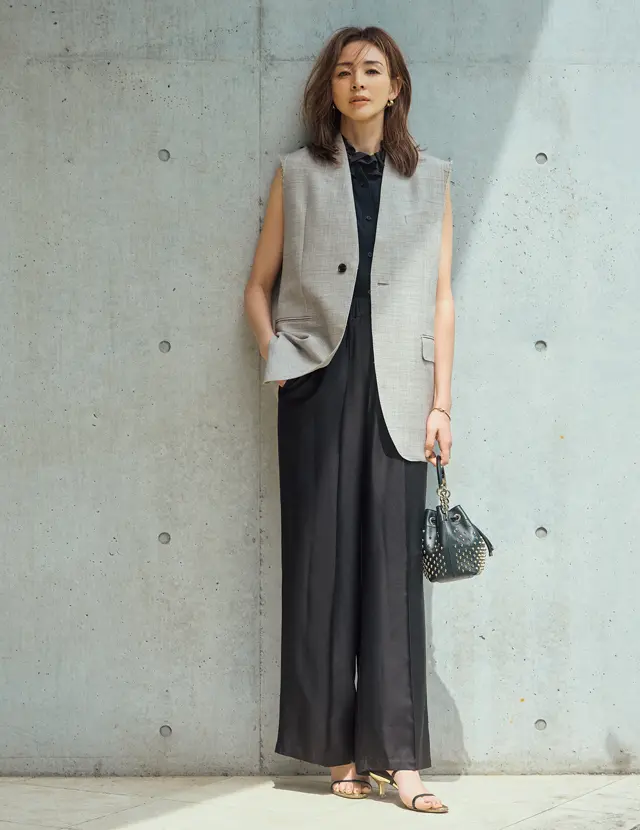 ドゥーズィエム クラスのゆるパンツのSHIHO