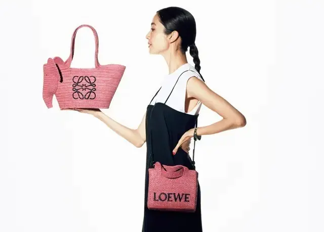 【2024夏 ブランドバッグ】ロエベのラフィアバッグに新色サンセットピンクが登場