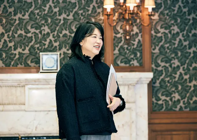 創業者・服部金太郎の執務室だった応接室で。内装に昭和初期のエレガンスがにじむ