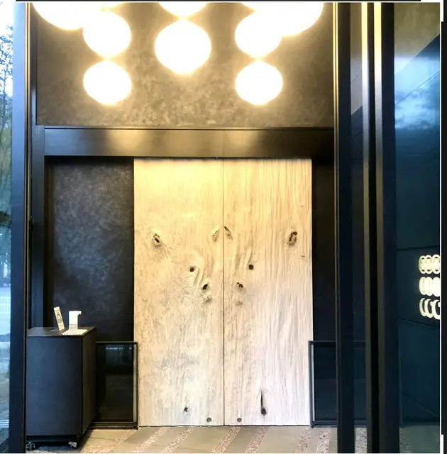 星のや東京、入口の扉