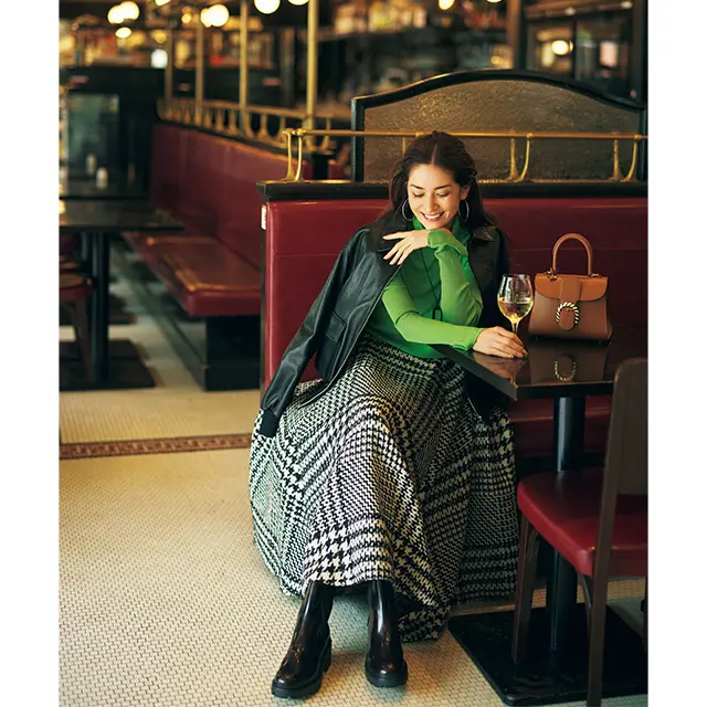 久しぶりの女子会で履きたい！「ショート丈の黒ブーツ」が夜のお出かけを彩る【ブレンダ in Tokyo DAYS】