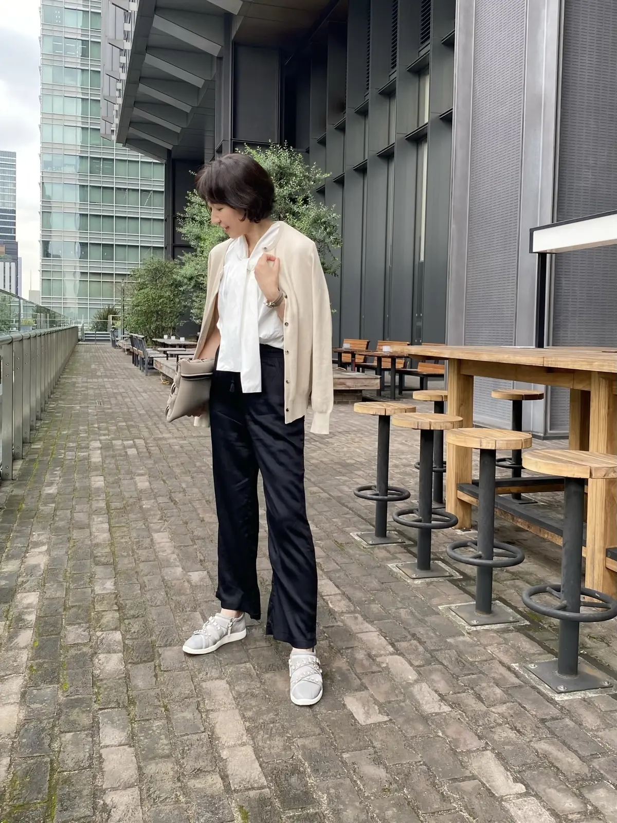 ユニクロサテンパンツコーデ②