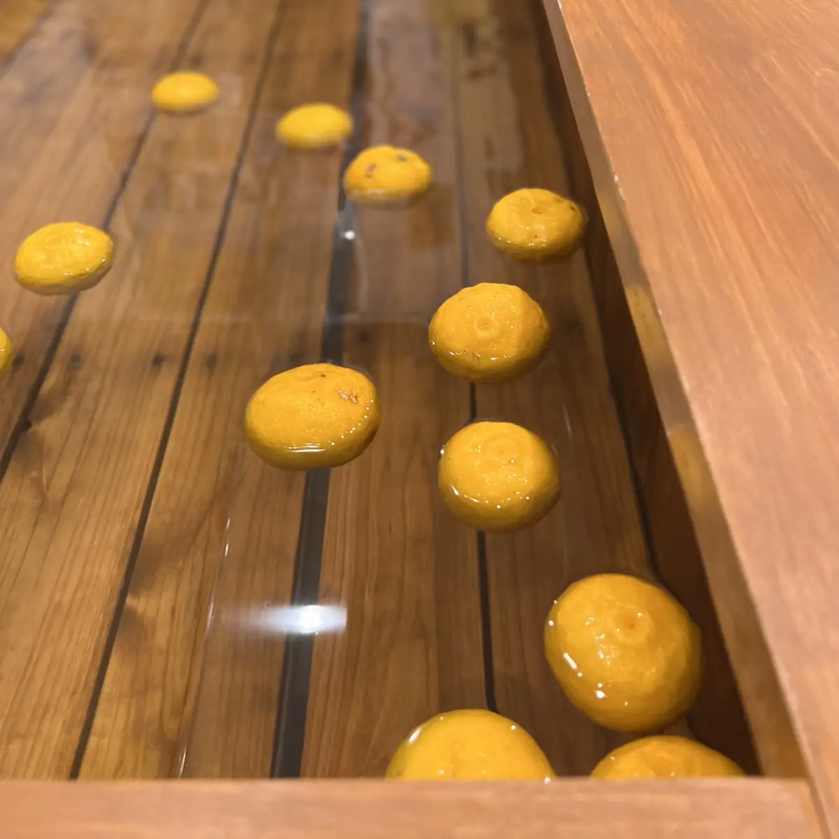 大分空港内にある「足湯」、柚子