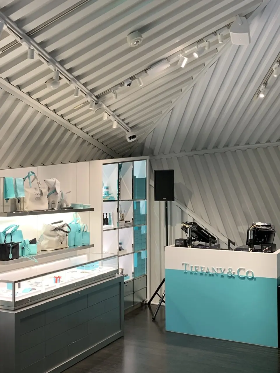 ブラウンコーデでティファニーカフェへ。の画像_1