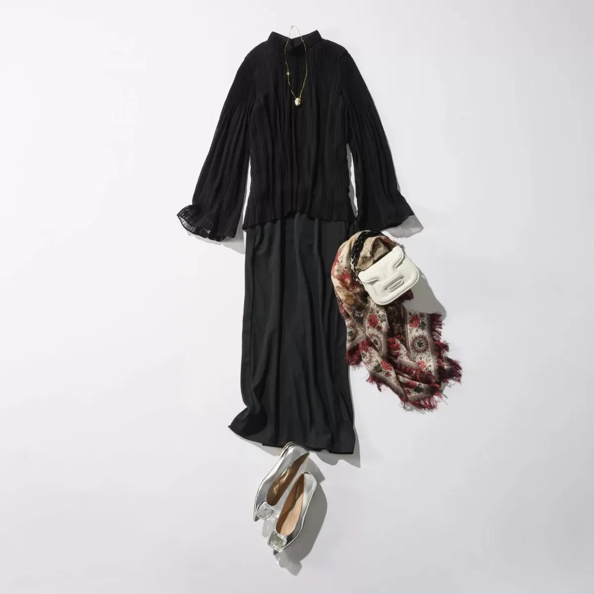 【残暑～秋・50代コーデ】黒ロングスカーの画像_7