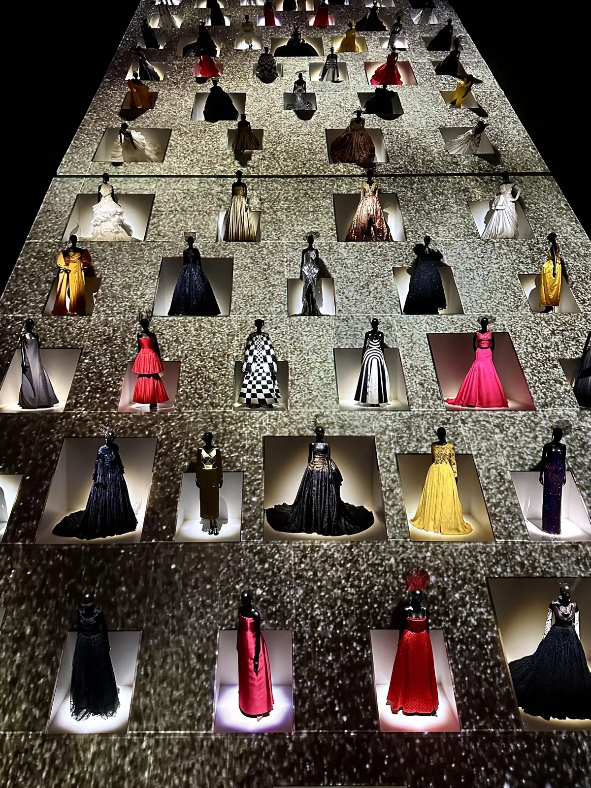 「クリスチャン・ディオール、夢のクチュリエ」ディオールの夜会