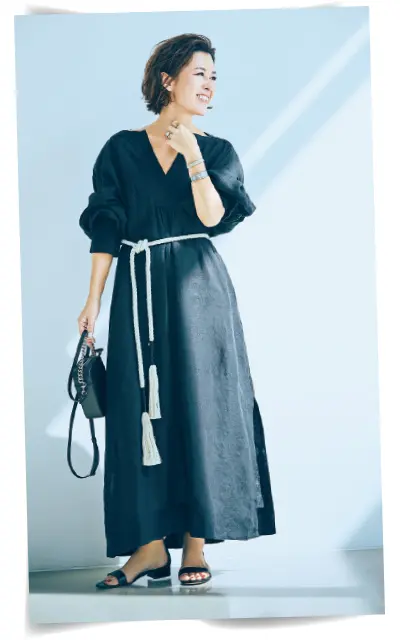 フラスコ形のシルエットをイメージした着こなしの大草直子