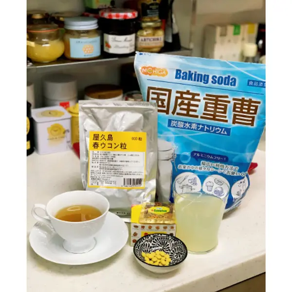 ひとつまみの重曹とスプーン2杯のレモン汁入りお水で毎朝デトックス