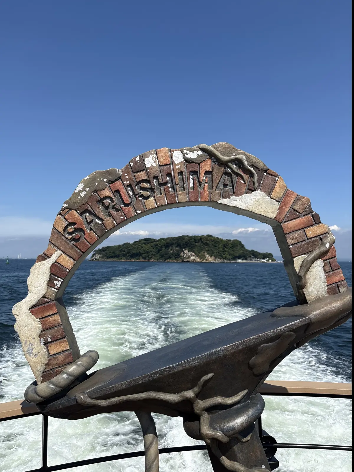 東京湾の無人島　猿島　横須賀　自然島