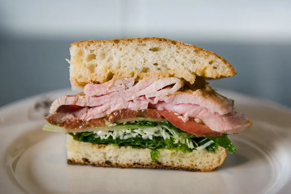 週替わりメニューから、自家製ハムのサンドイッチ¥920