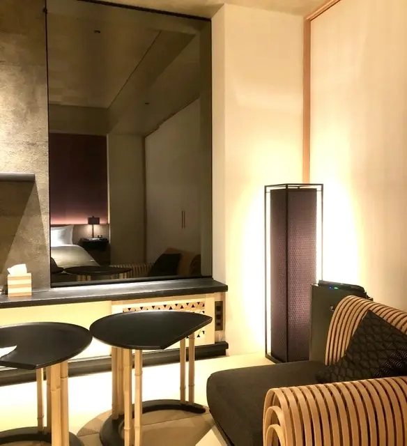 この鏡がテレビになる不思議なミラー