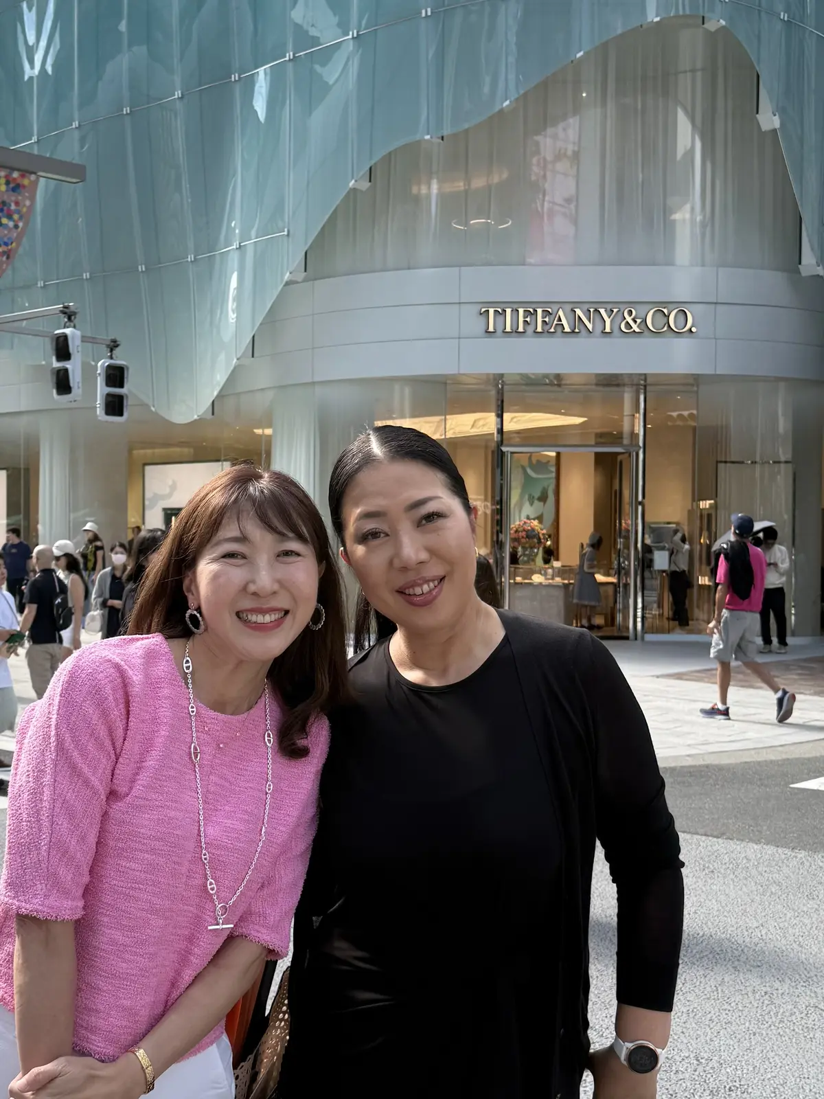 ティファニー銀座前で