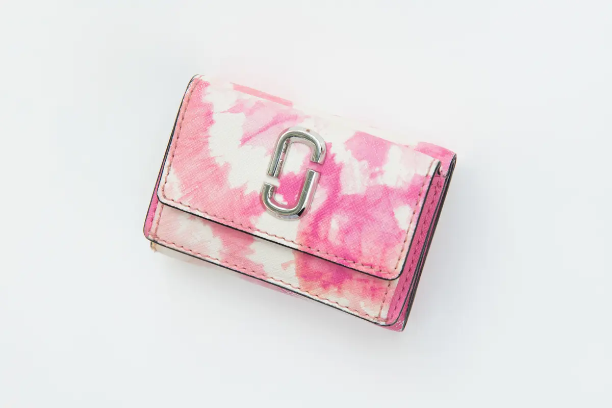 バッグは小さめ派なので、必然的にお財布も小さく