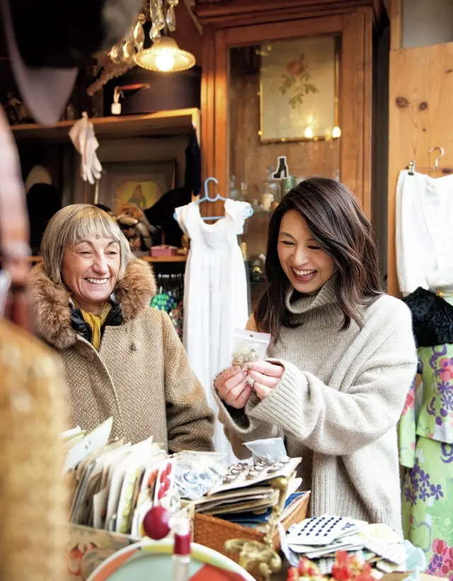 主は穏やかな笑顔のポール・ドゥランさん。さまざまな国からのお客さまが絶えない