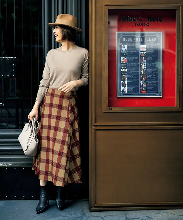 チェックのスカートで 揺れるすそに秋らしさをほんのりと