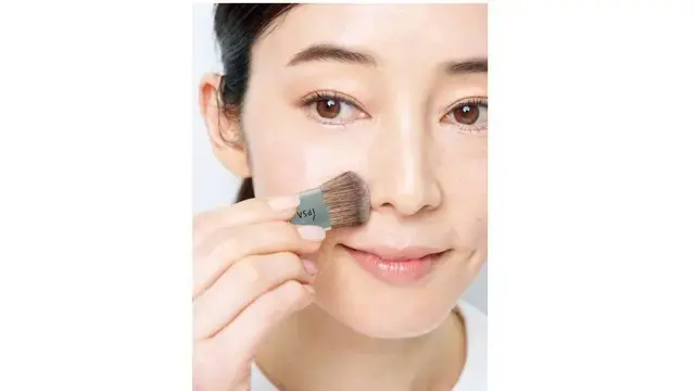 マットな質感に整えてさらに小鼻を縮小