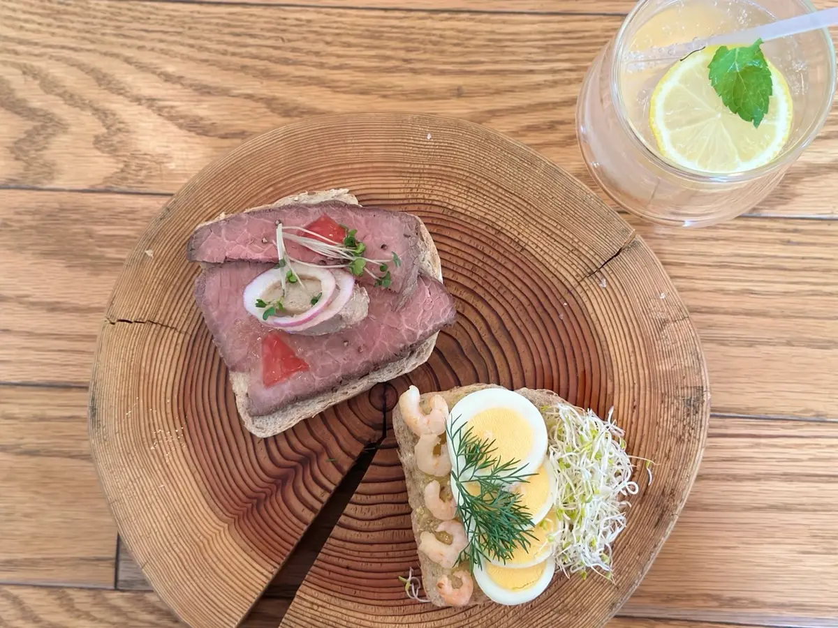 話題の没入体験型ミュージアムと、図書館内の画像_16