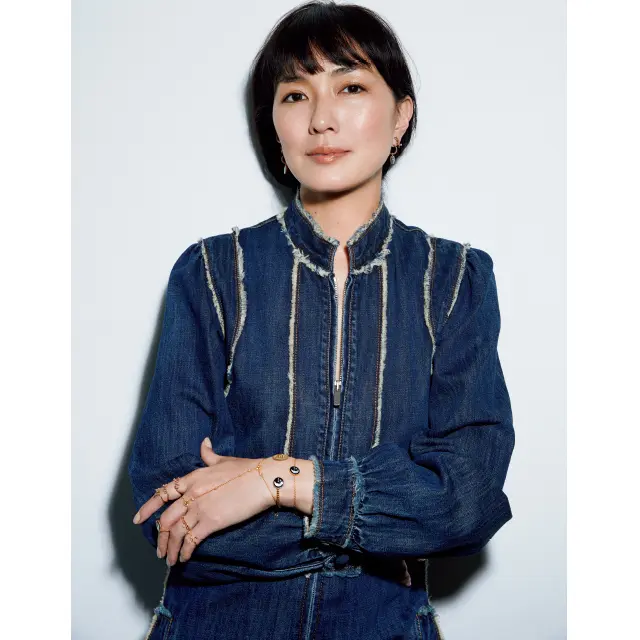 ディオールのジュエリーとオールインワンコーデの板谷由夏