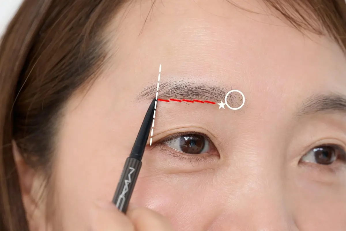 OurAge×Webエクラ 40代・50代眉の描き方 アイブロウペンシル 眉の下側のラインから描く