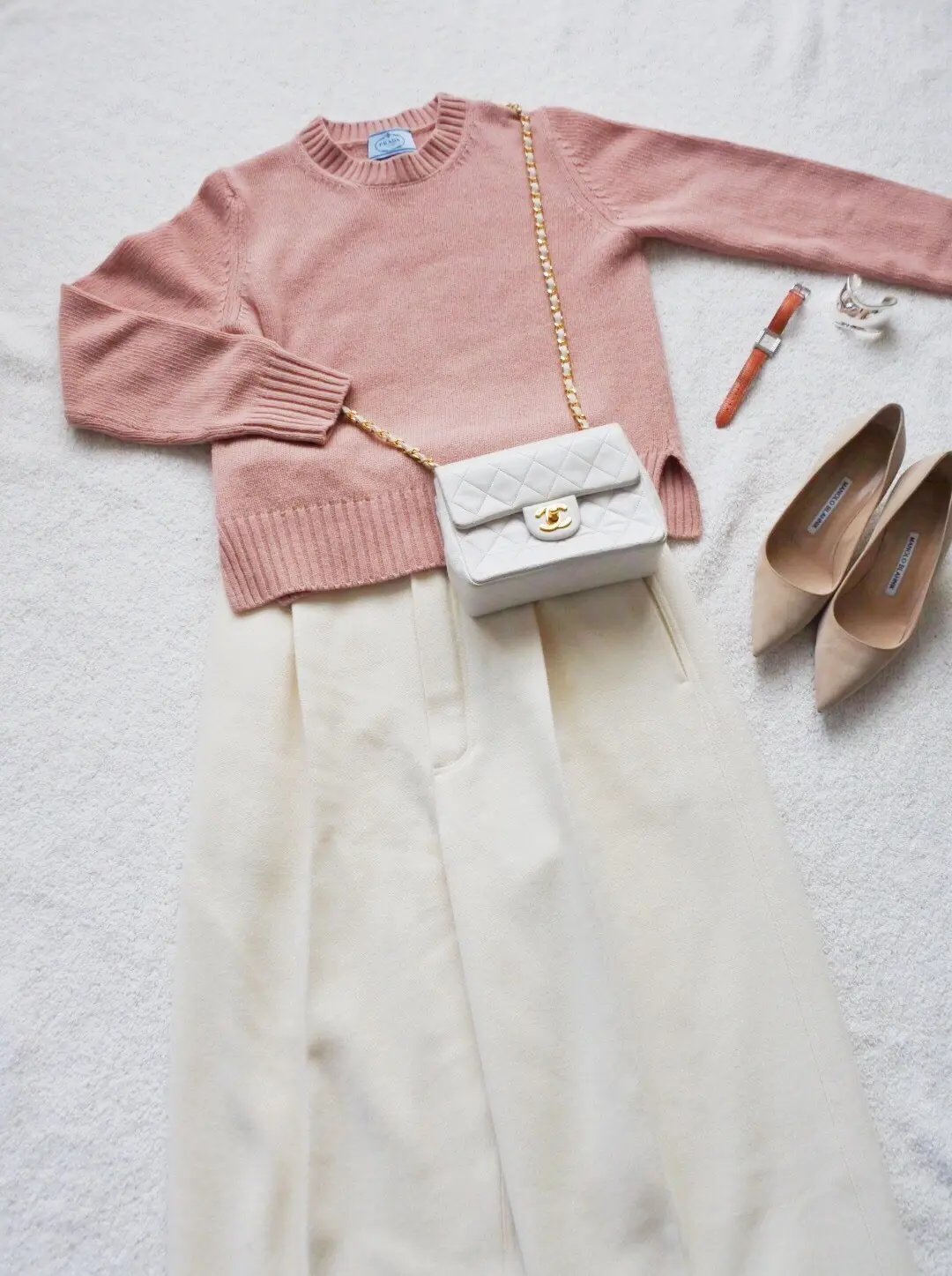 大人ピンクのニットの画像_1