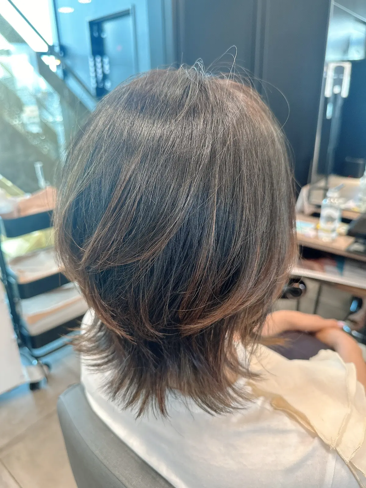 【50代の夏ヘア】帽子も似合うくびれミデの画像_2