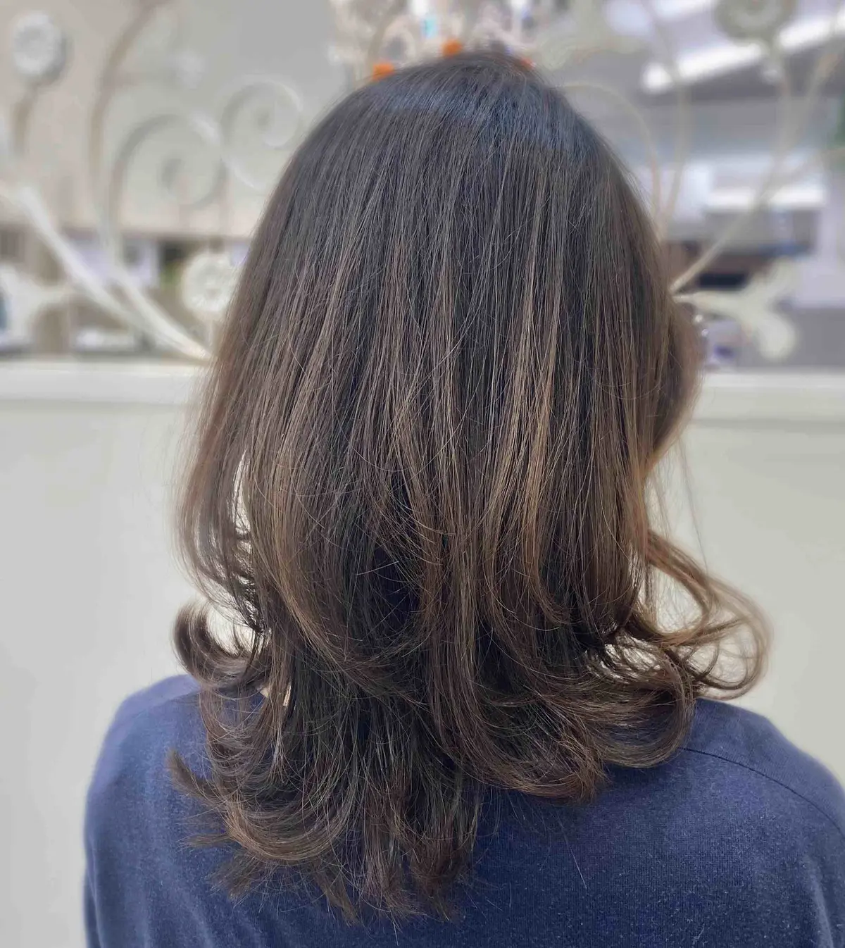 アラフィー世代の上品韓国ミディアムヘアの画像_3