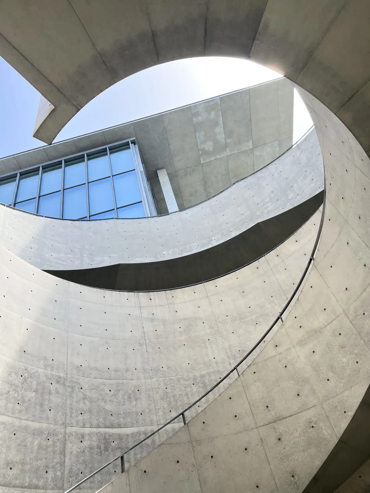 イエローを差し色に〜ゴッホアライブ展〜の画像_1