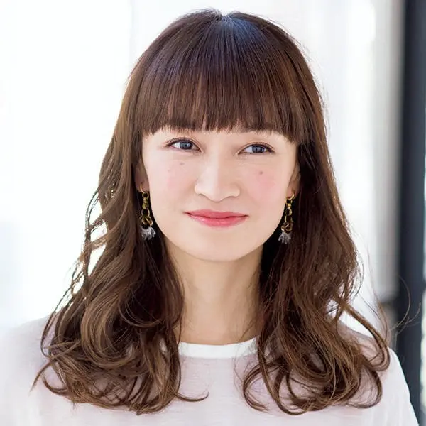 50代の髪型【ロングヘア】長さキープだからこそ動きで洗練度の更新をしたい！