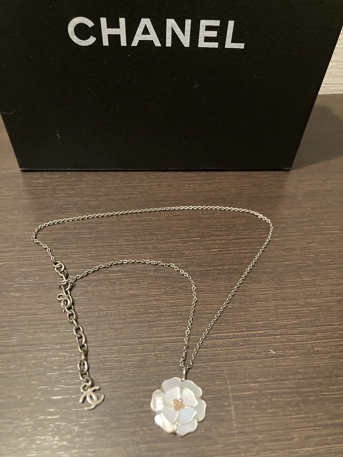 シャネル　愛用　カメリア　アラフィフコーデ　50代ファッション　40代ファッション