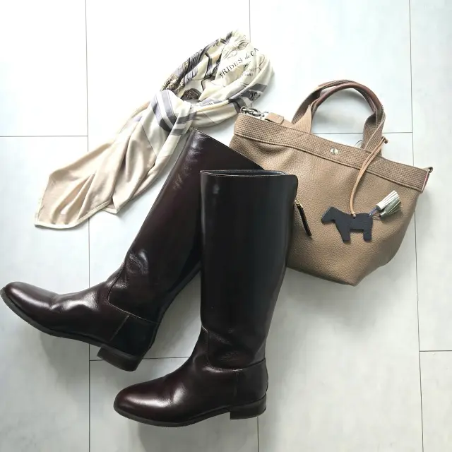  午年に選びたい馬具柄スカーフと乗馬風ブの画像_1