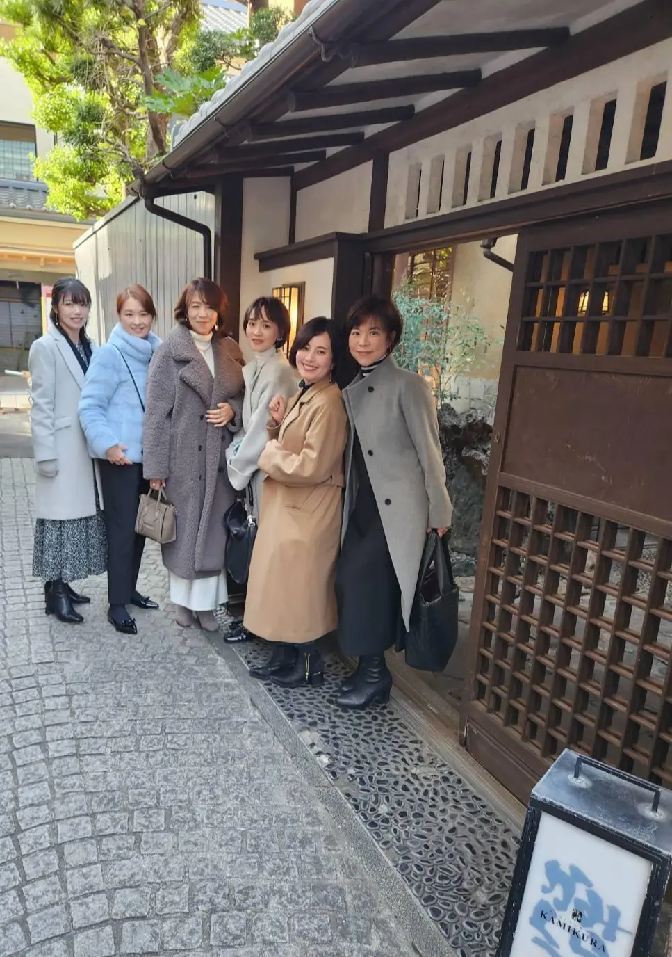 ランチ後、かむくらの店の前で記念写真