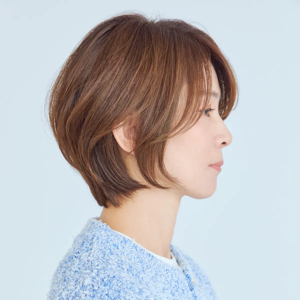 横から見たショートヘアスタイル