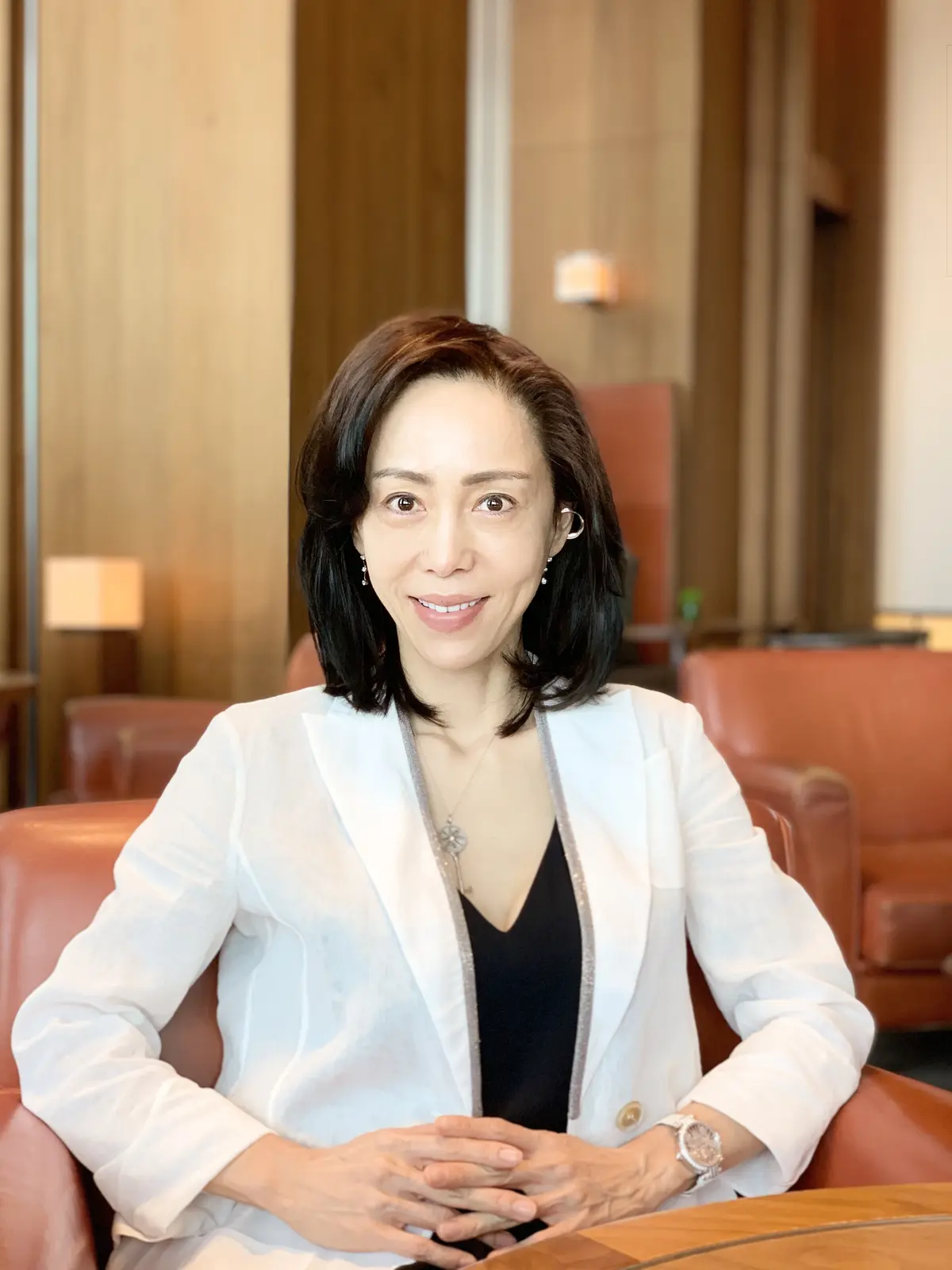 開放感溢れるラウンジにて