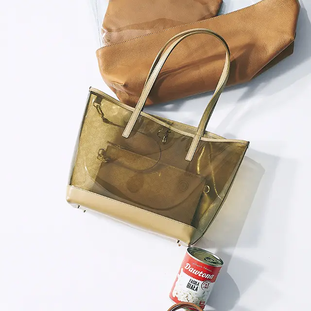 クリアな質感を楽しむPVC