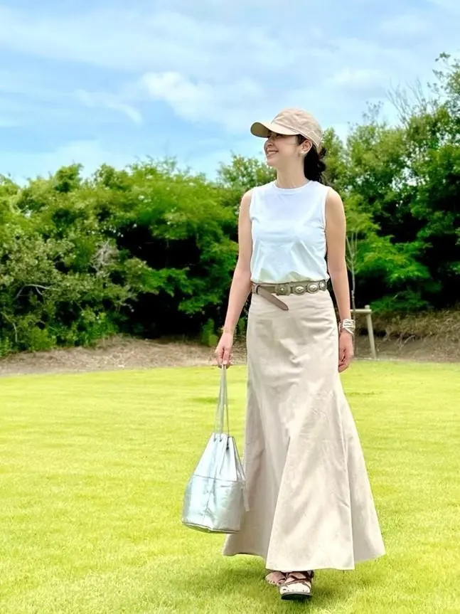 カジュアルだけど女らしい、好感度大の着こなしが楽しめる