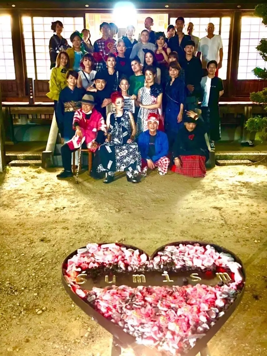 由緒正しい寺院はアートでいっぱいの画像_6