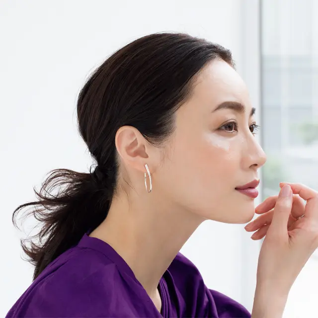 ブラウンのワントーンで立体的な目もと