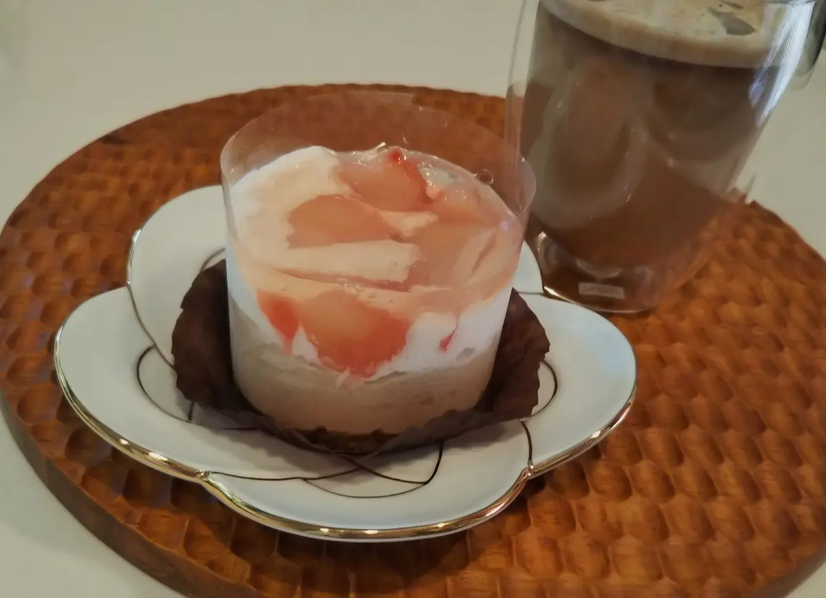 白桃＆アールグレイケーキ　スターバックスコーヒー　有田焼　梅結び