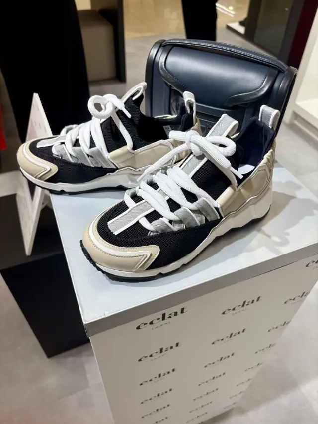 ピエールアルディスニーカー