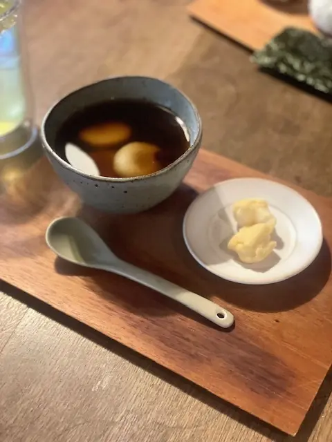 カフェ「nodoka」お豆腐で作られたぜんざい。おかき付き