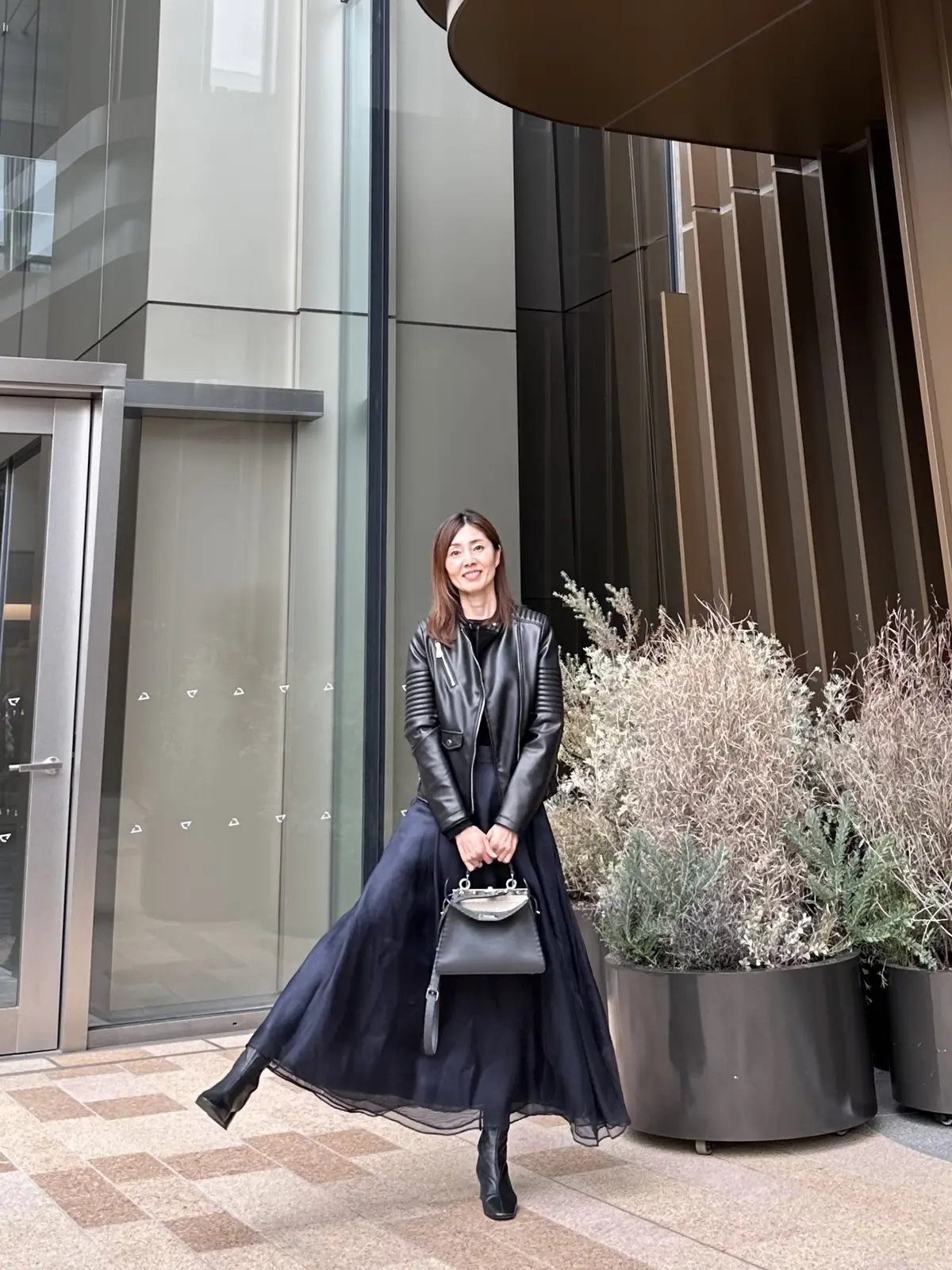 シアー素材のスカートで、春のランチを楽しの画像_4