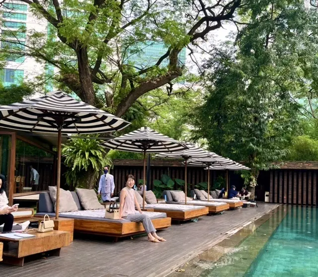 プールサイドカフェ