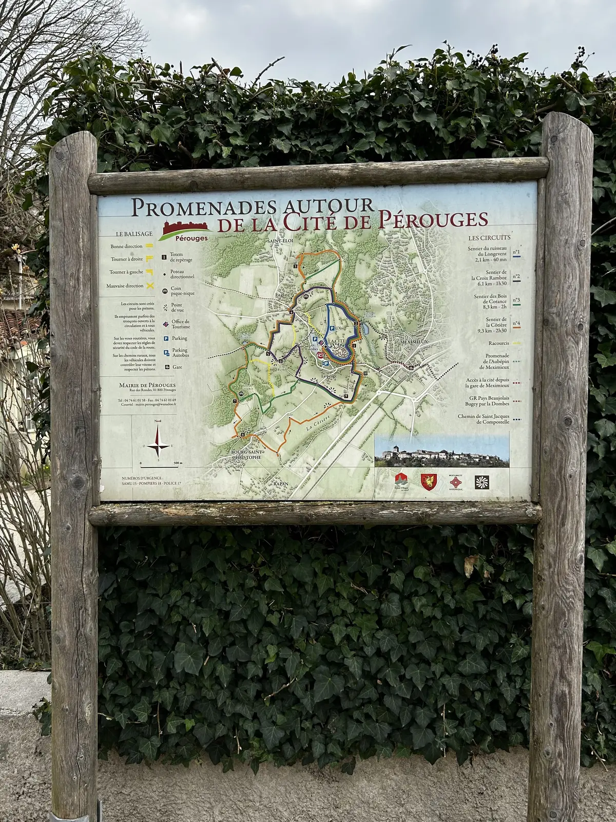 フランスの最も美しい村　Pérouges (ペルージュ) 