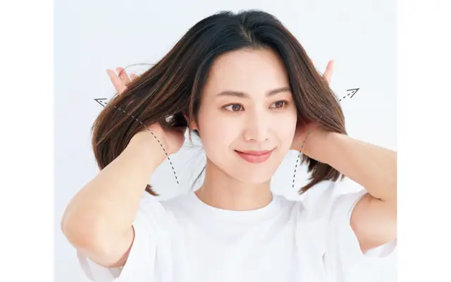 《2》スタイリング剤は髪の内側から塗布する