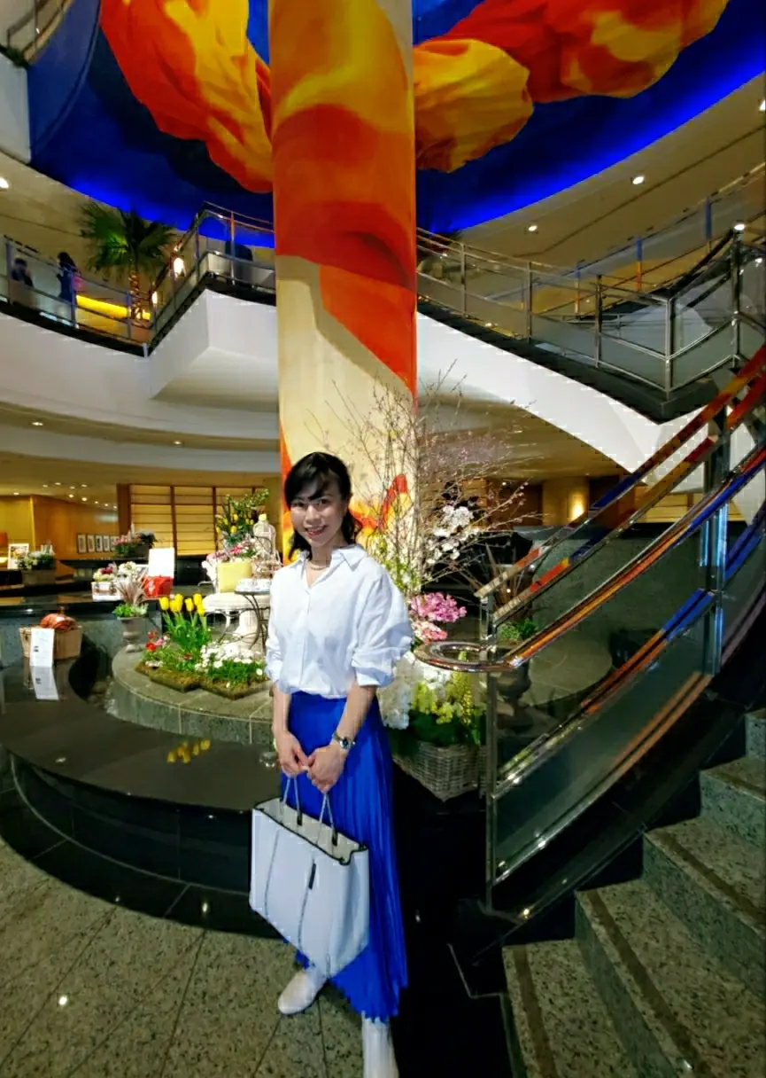 ZARAコーデ 白シャツ&ブルーのプリーツスカート