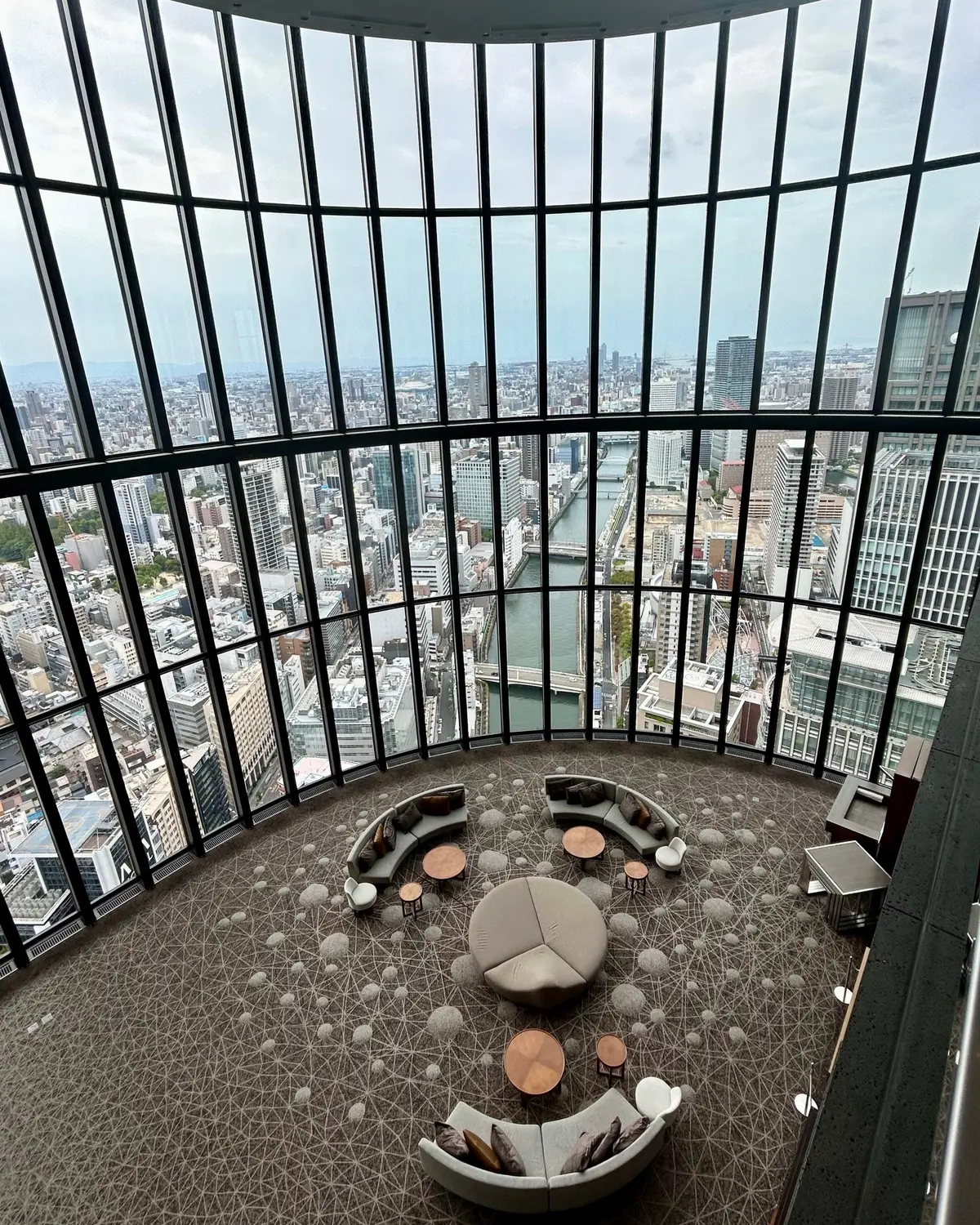 たまにはモードなワンピで！絶景ホテルでのの画像_2