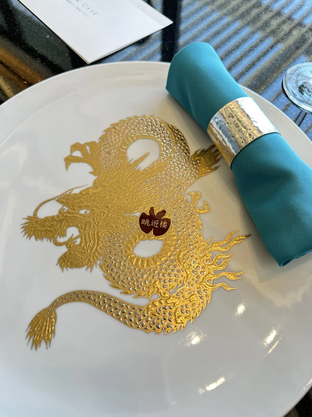 アラフィーこそ白を着る　大人ホワイトスカの画像_9