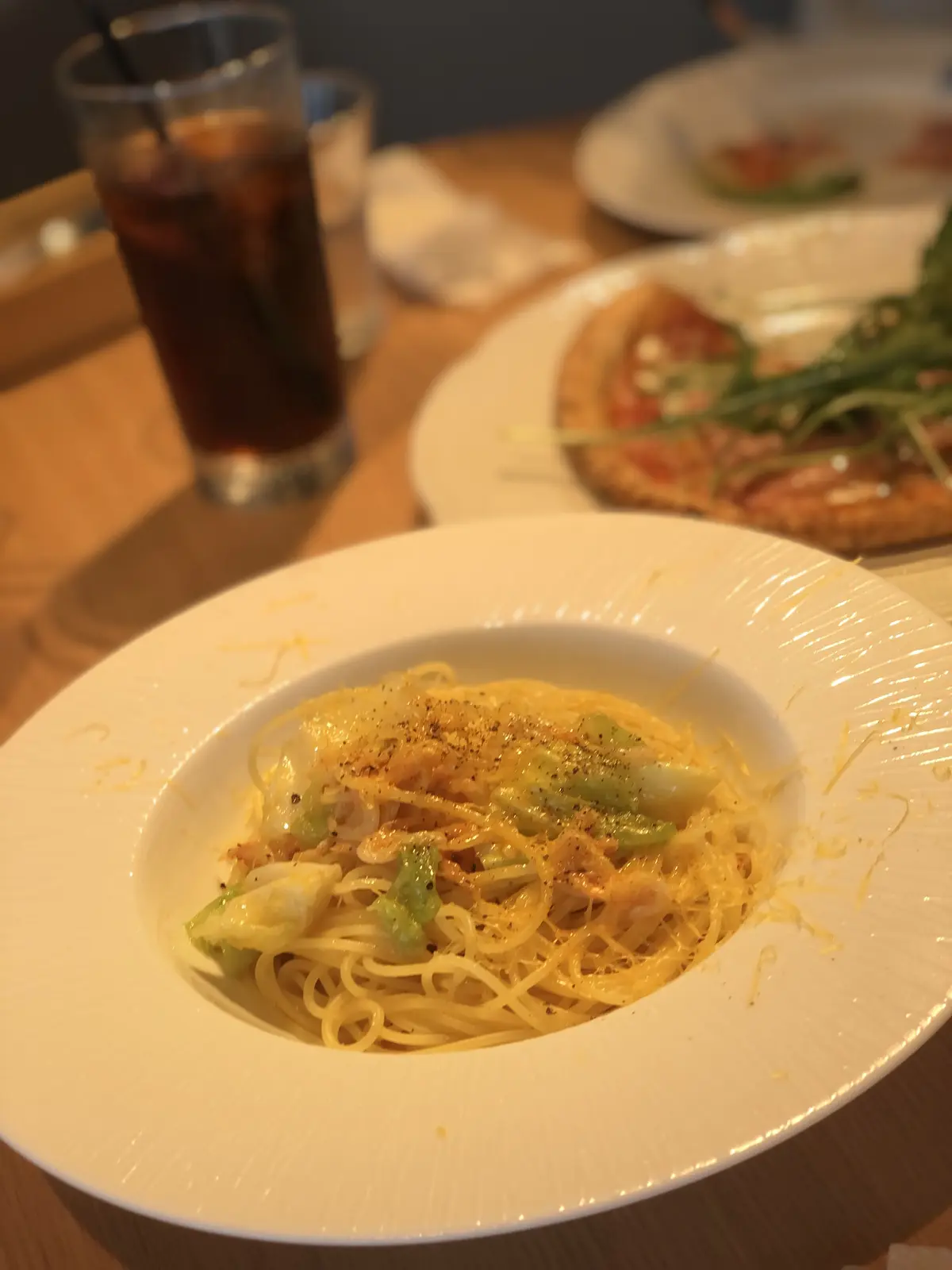 横浜ハンマーヘッド。パスタ。桜えび。キャベツ。ペペロンチーノ。ランチ。Pecorino Market＆Restaurant。ペコリーノ マーケット＆レストラン。ソファー席。店内。ゆったりシート。美味しい。楽しい。可愛い。