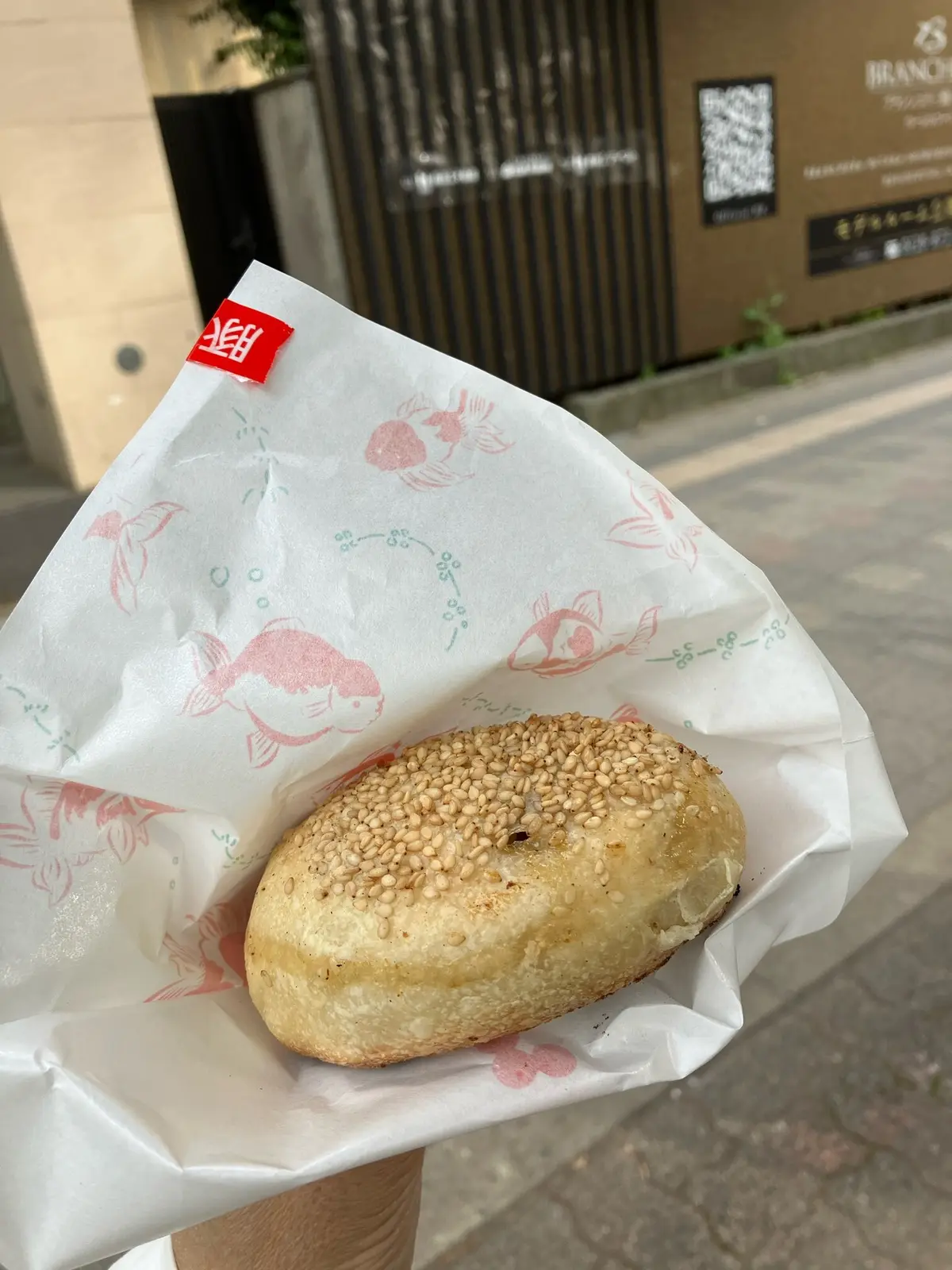 黒スニーカー　吉祥寺食べ歩き　オリーブサンド　terakoya 吉祥寺　ワンハンドグルメ　アサイーボール　武蔵野八幡宮　御朱印　PUMAメイズ