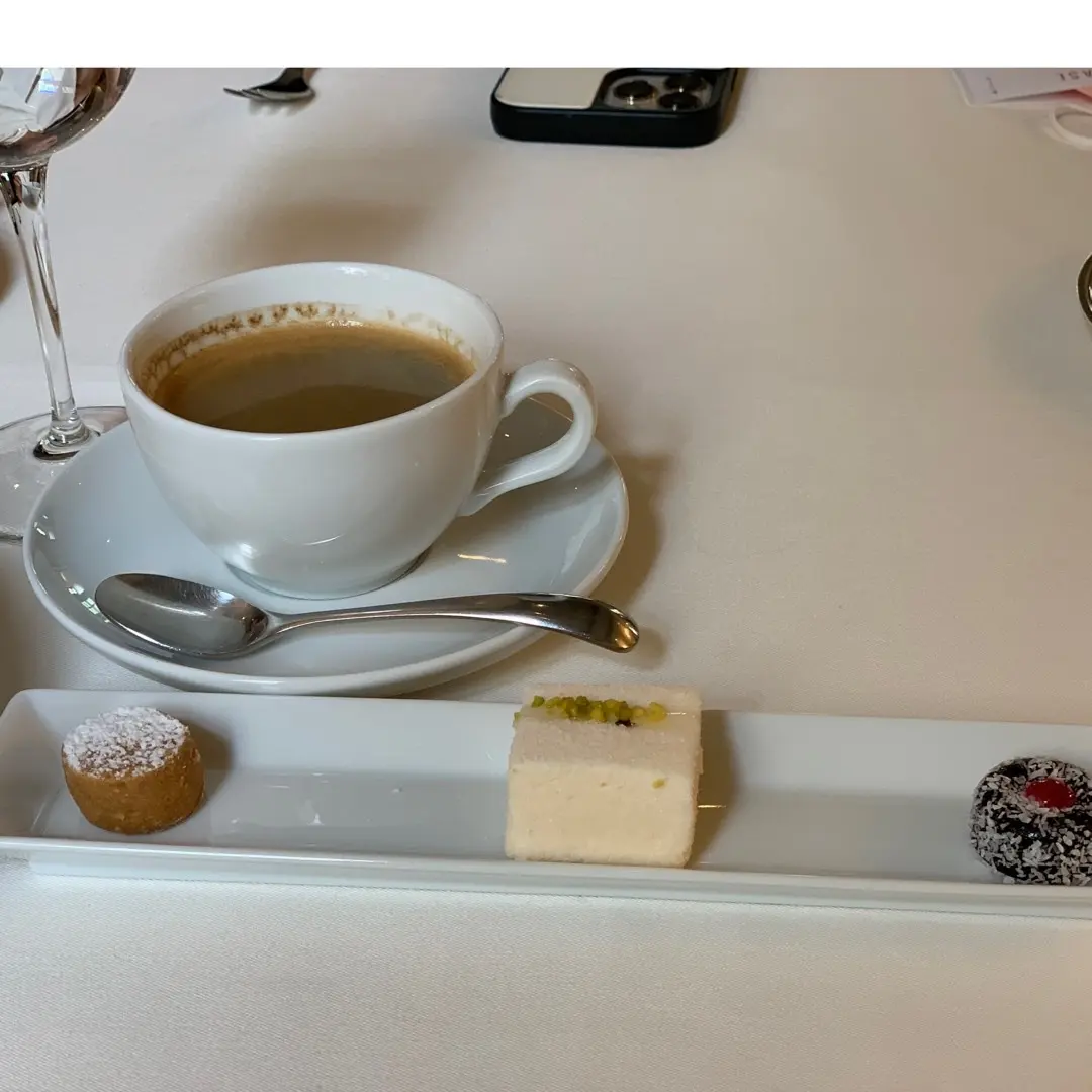 モノトーンコーデで小笠原伯爵邸への画像_5